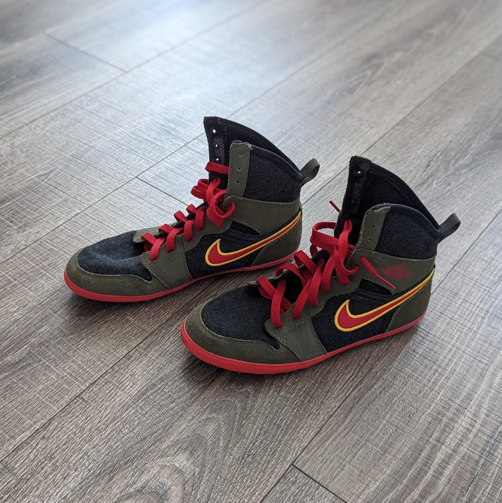 Nike Air Jordan like new size 5Y
